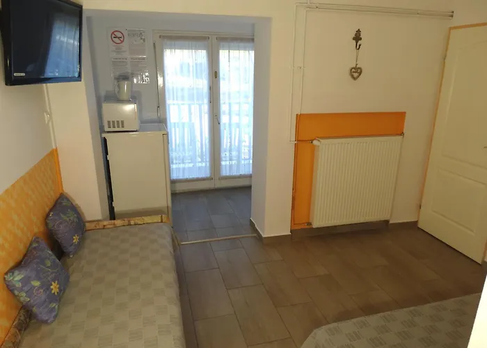 Aqua Haz Panzio 3 Sz Homestay Balatonfured